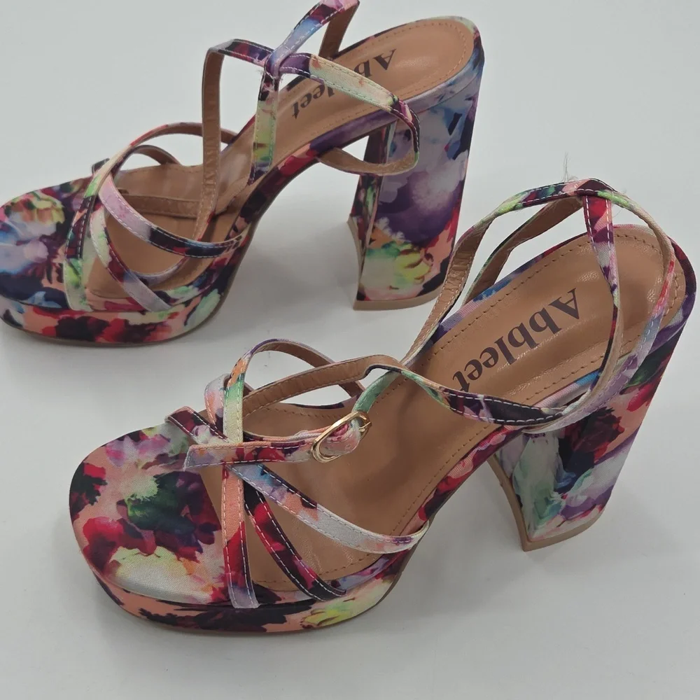 Floral Platform Strappt Sandals - Picture 5 of 16